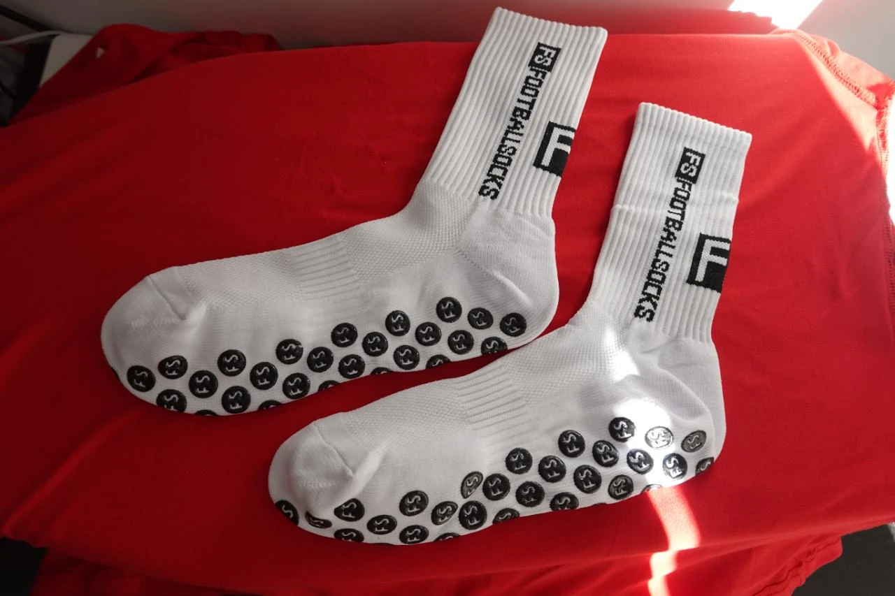 Non-slip white FS football socks with grip size 40-46 – photo 5